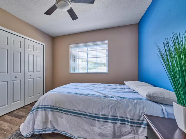 Residence photo 95