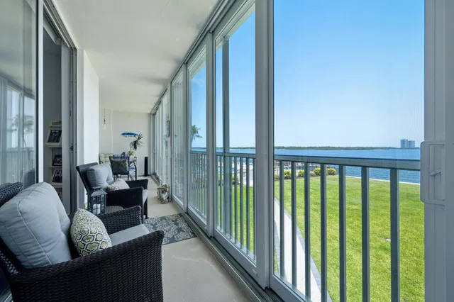 Paradise Harbour North Palm Beach Unit 203 photo 17