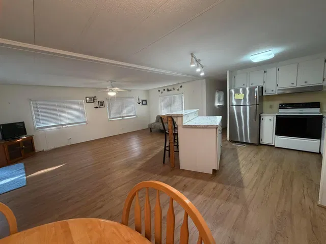 Unit 119 photo 3