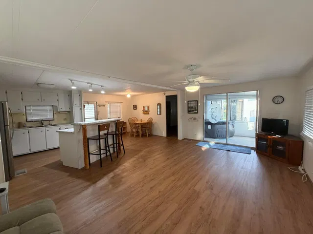 Unit 119 photo 4