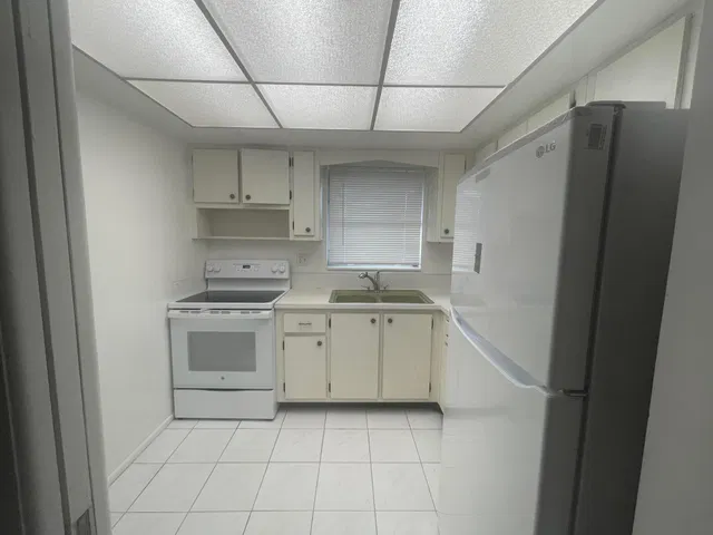 Unit B photo 3