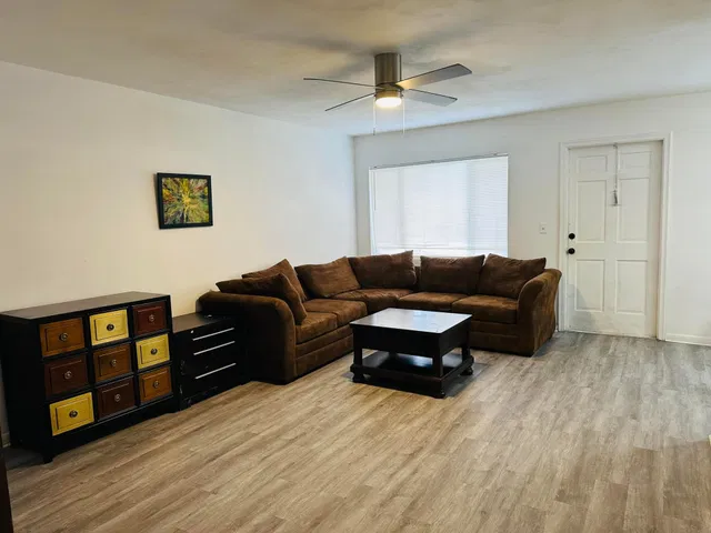 Unit 118 photo 4