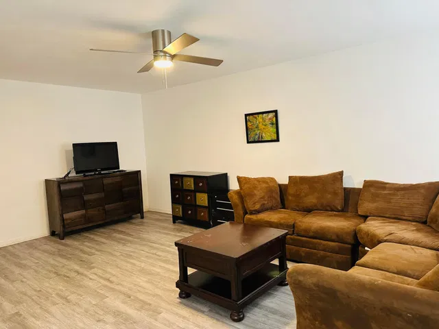 Unit 118 photo 5