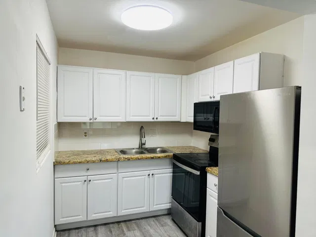 Unit 118 photo 7