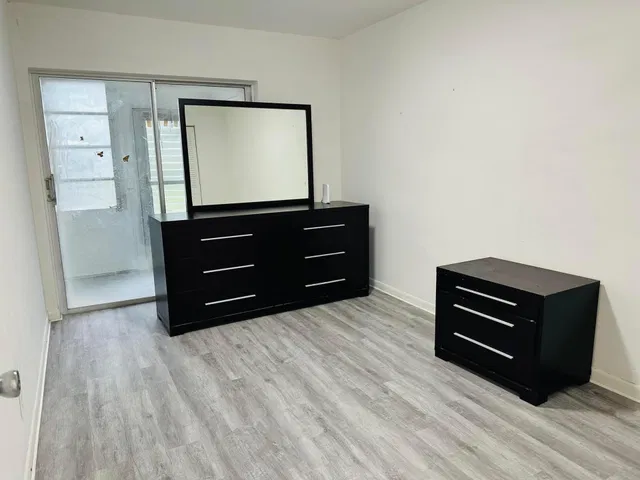 Unit 118 photo 8