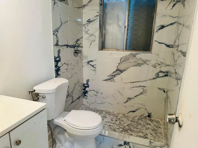 Unit 118 photo 11