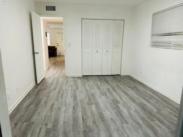 Unit 118 photo 12