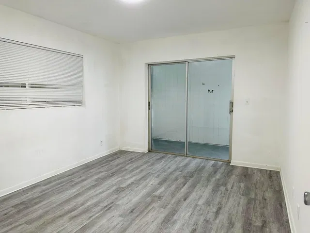 Unit 118 photo 13
