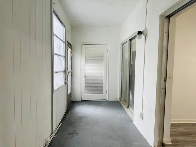 Unit 118 photo 14