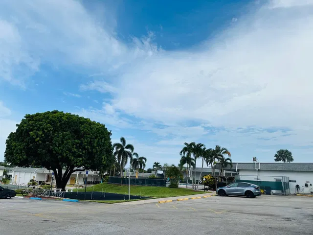 Unit 118 photo 20