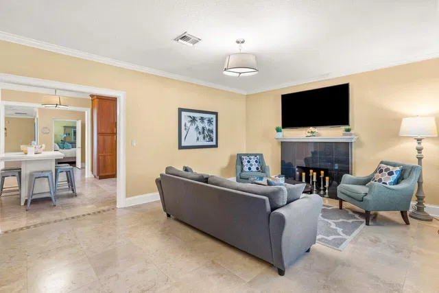 Residence photo 23