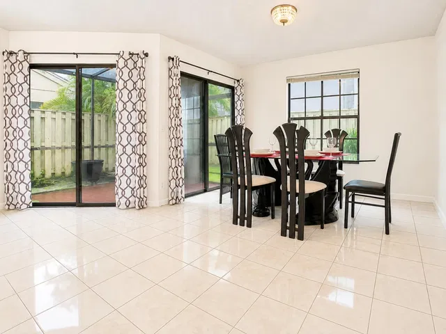Residence photo 11