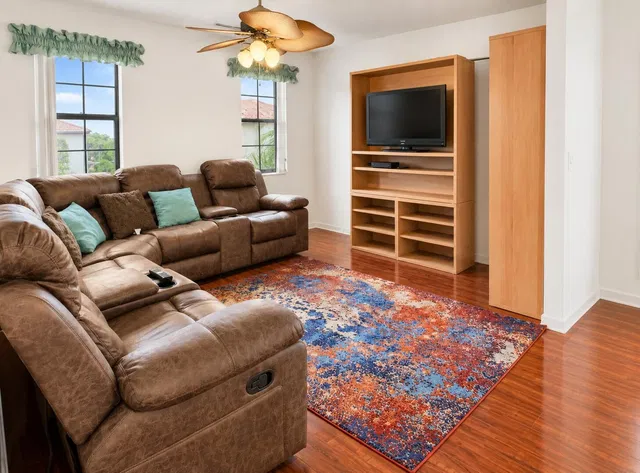 Residence photo 18