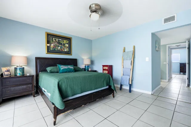 Unit 309 photo 16