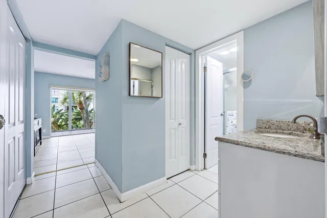 Unit 309 photo 18