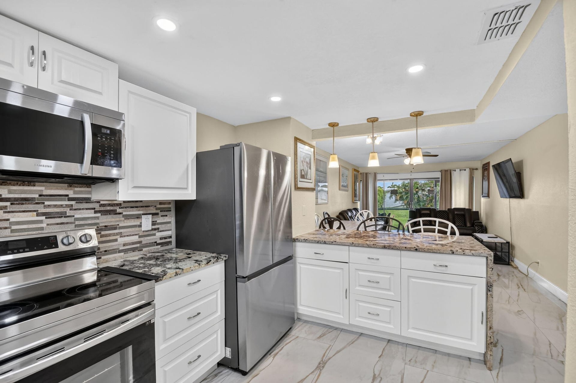 Unit J107 photo 9