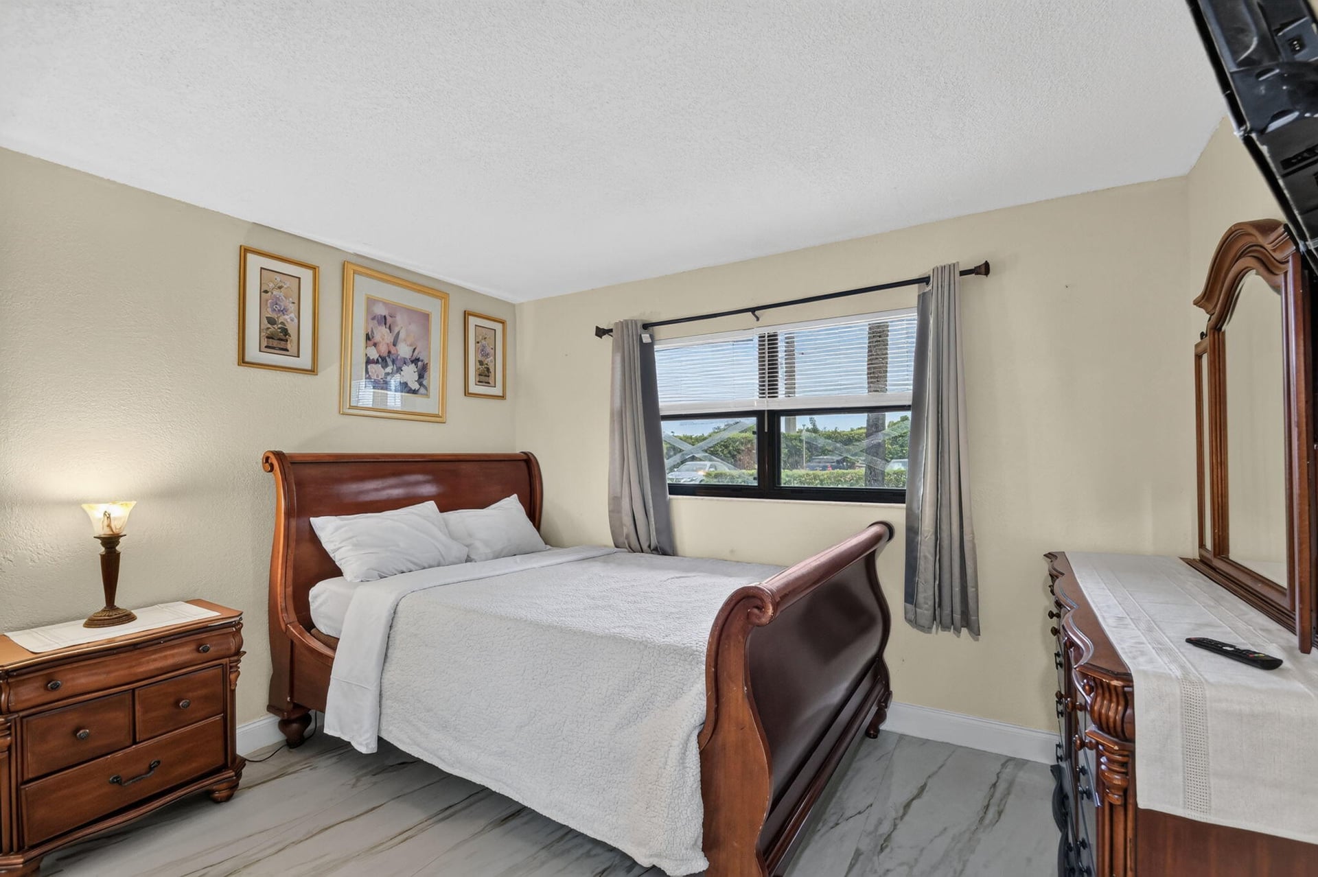 Unit J107 photo 25