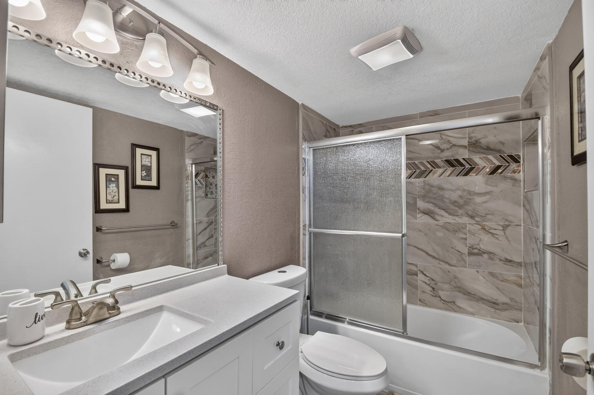 Unit J107 photo 28