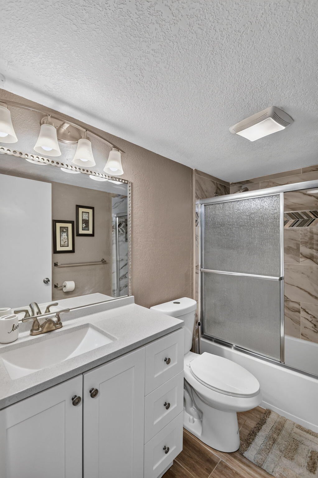 Unit J107 photo 29