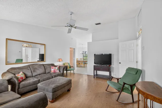 Residence photo 4