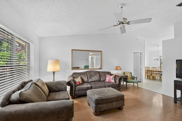 Residence photo 5