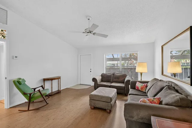 Residence photo 7