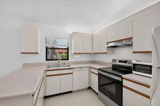 Residence photo 9