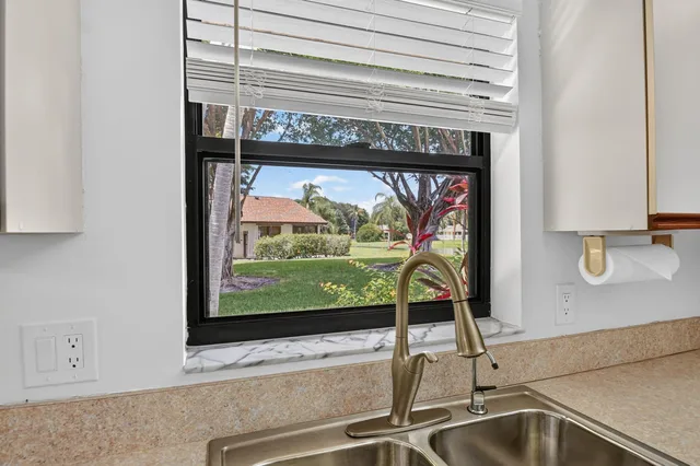 Residence photo 10