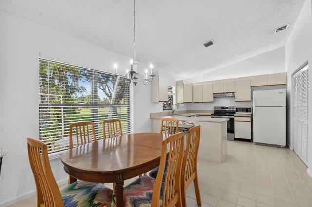 Residence photo 16