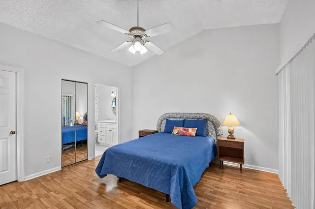 Residence photo 17