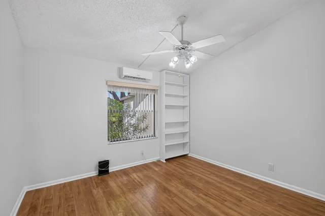 Residence photo 27