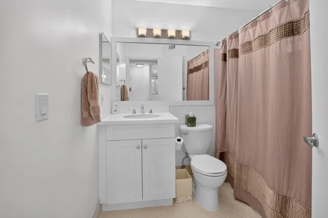Unit C photo 23