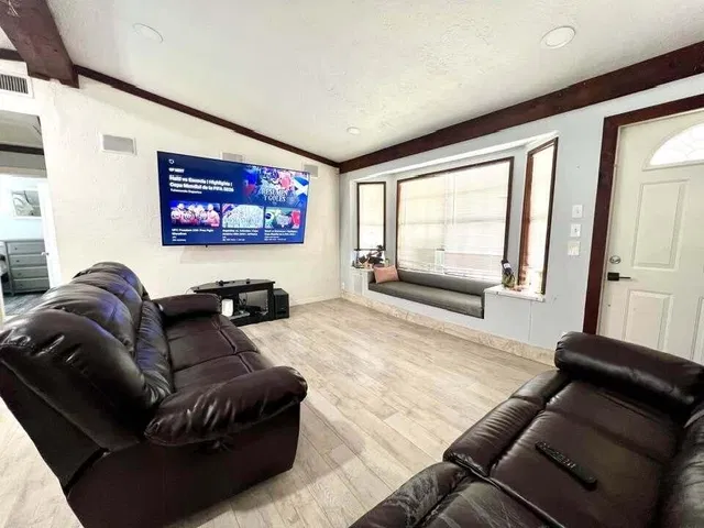 Residence photo 5