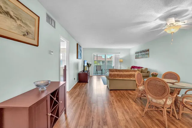 Residence photo 3