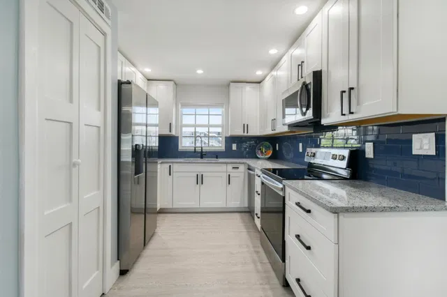 Unit 211 photo 7