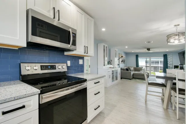 Unit 211 photo 8