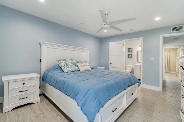 Unit 211 photo 20