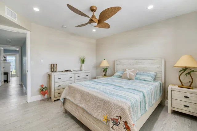 Unit 211 photo 23