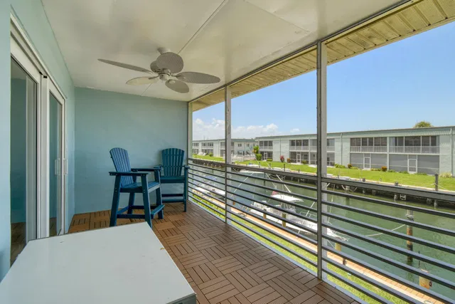Unit 211 photo 26