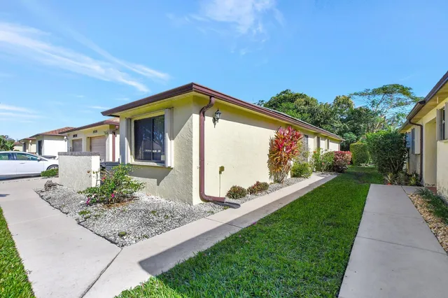 Residence photo 3