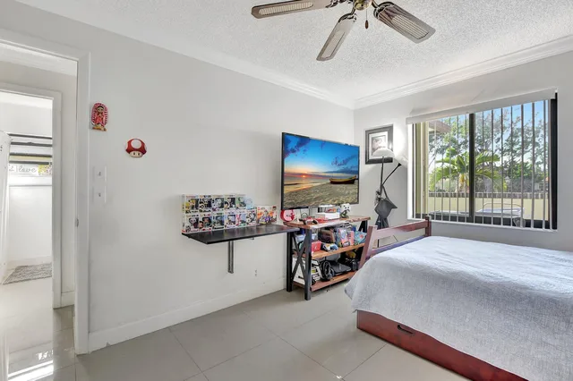 Residence photo 16