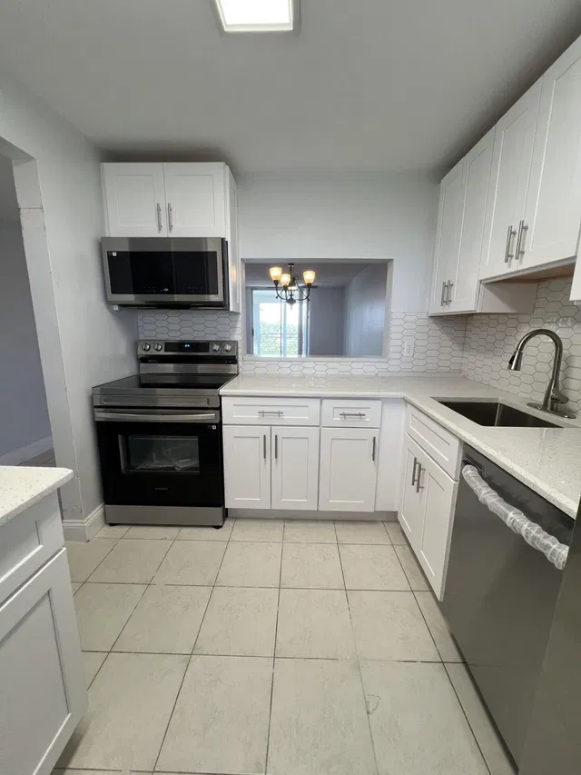 Unit 506 photo 2