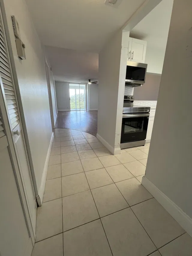Unit 506 photo 5