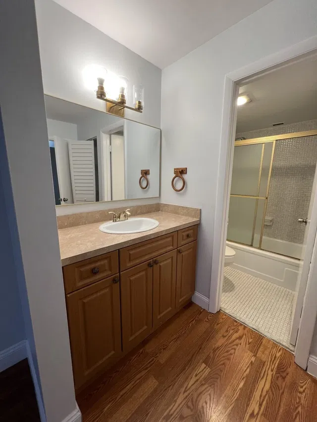 Unit 506 photo 6