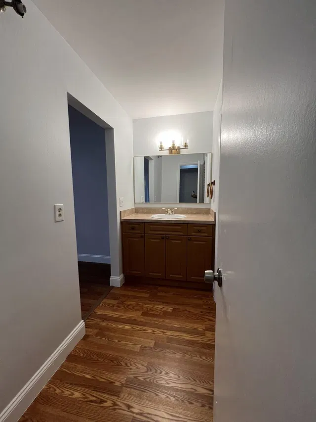 Unit 506 photo 8