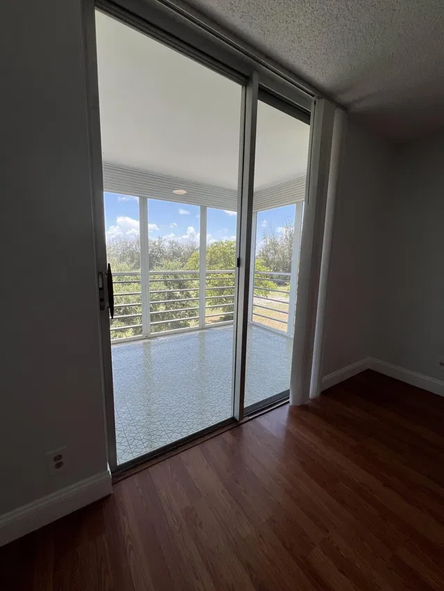 Unit 506 photo 14