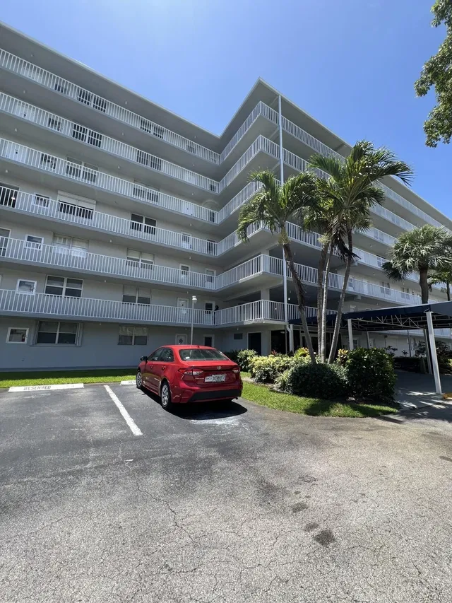 Unit 506 photo 25