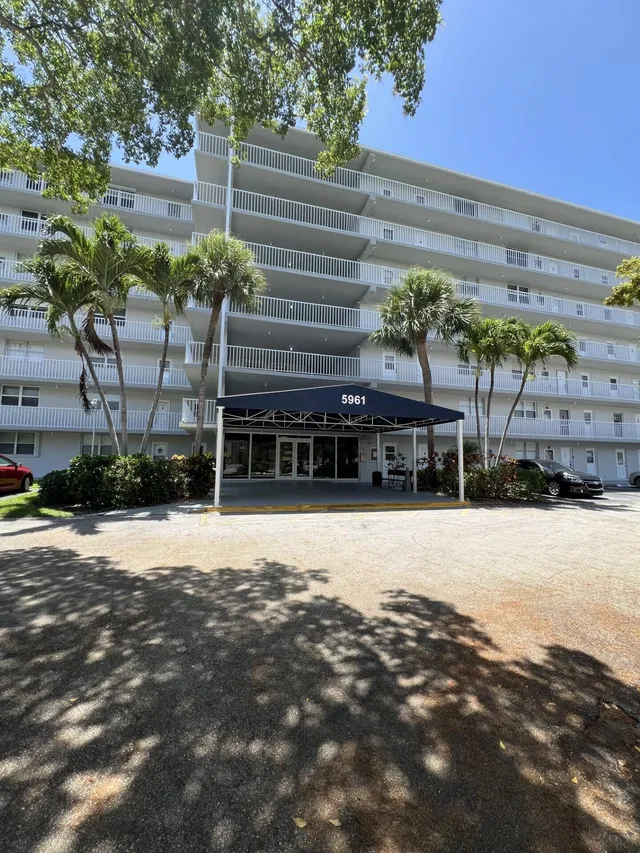 Unit 506 photo 27