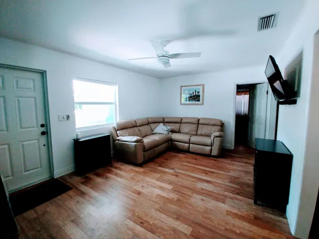 Residence photo 8