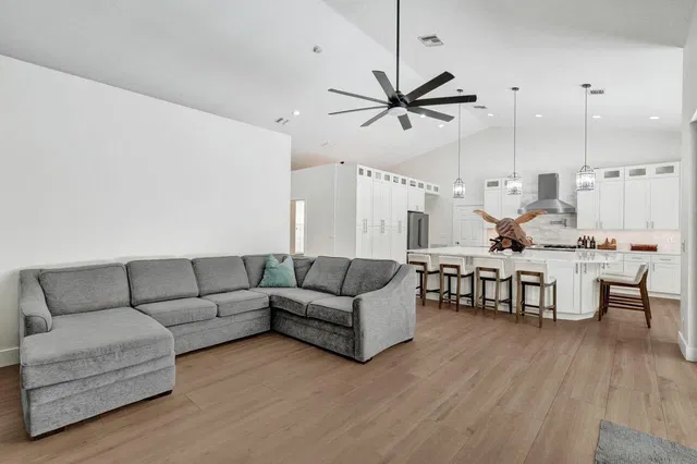  Residence photo 18
